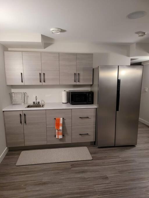 Luxury One Bedroom Виннипег Экстерьер фото