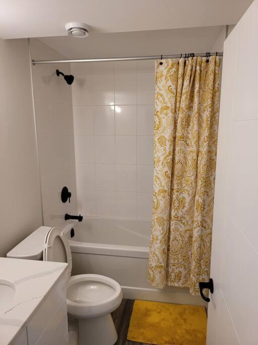 Luxury One Bedroom Виннипег Экстерьер фото